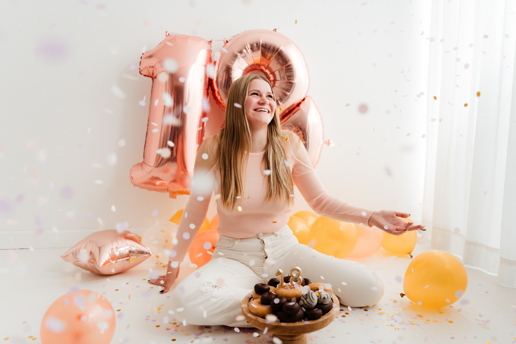 CHICA DE 18 AÑOS CON CONFETI